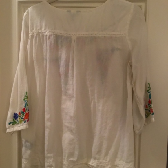 intro Women’s White Floral Top - Picture 2 of 3